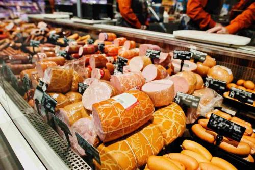 milk-sausages-various-meat-supermarket-scaled